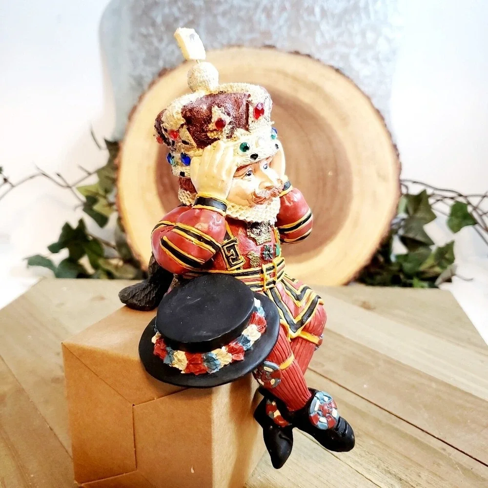 The Keeper Of The Crown Jewels‎ Mantle Desk or Shelf Figurine Shenandoah NIB